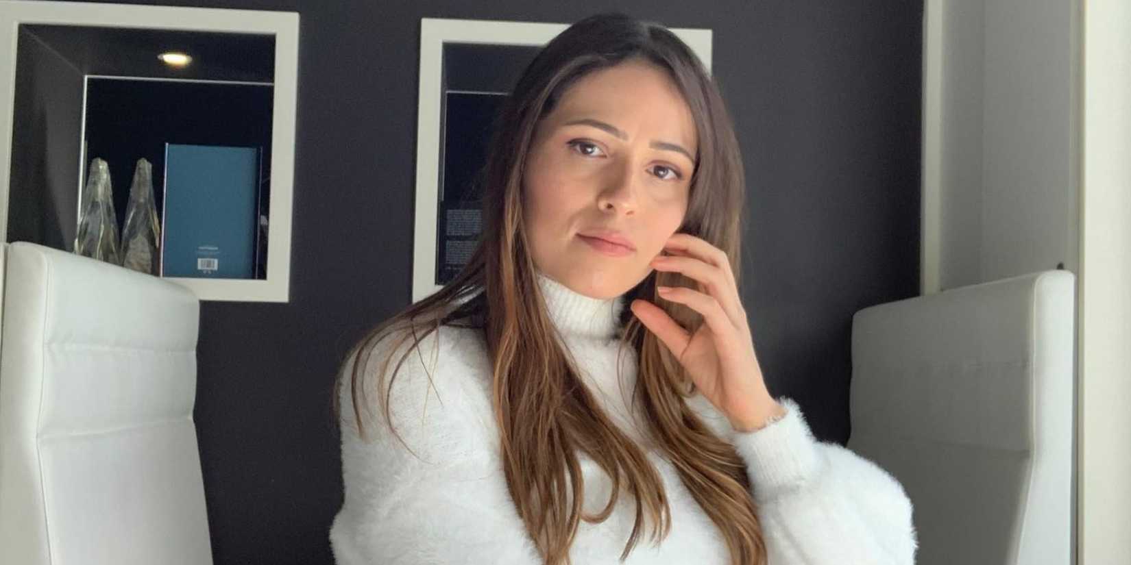 Cassia Tavares 90 Day Fiance posing for a selfie