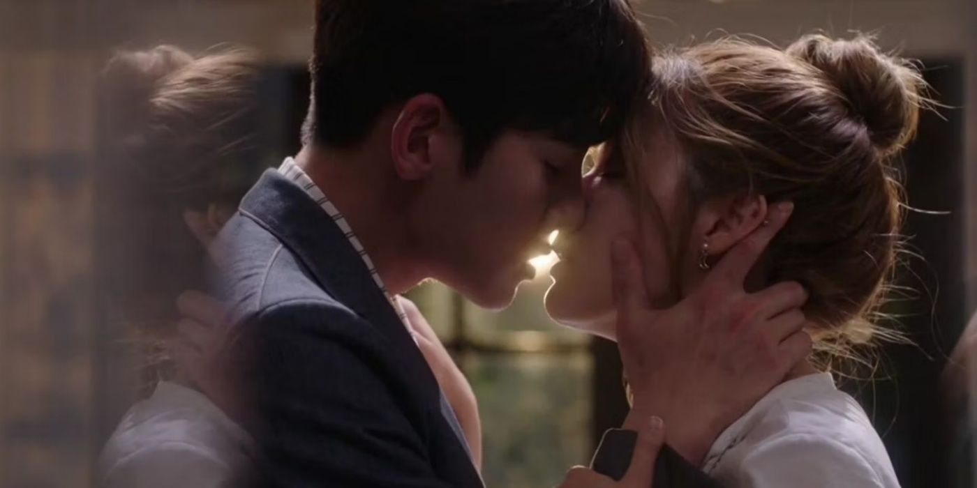Noh Ji-wook kissing Eun Bong-hee in Suspicious Partner.