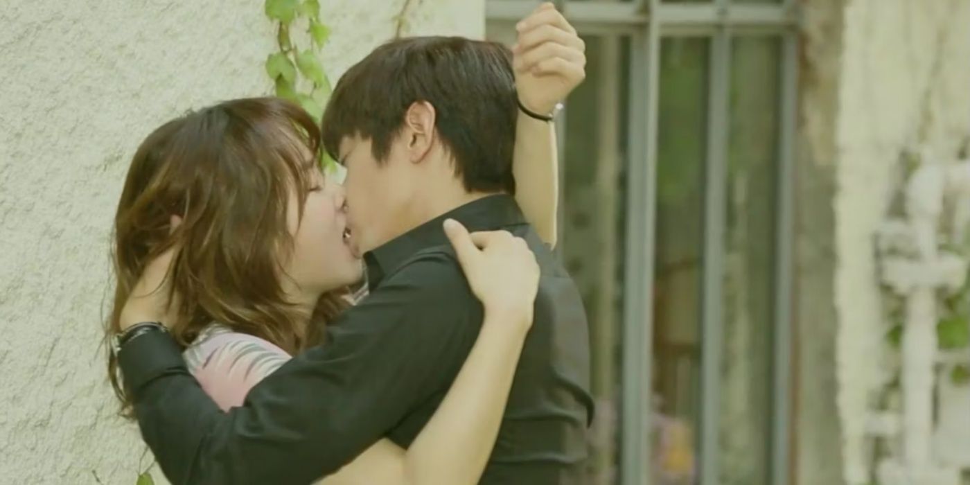 Park Do-kyung kissing Oh Hae-young in Another Miss Oh.