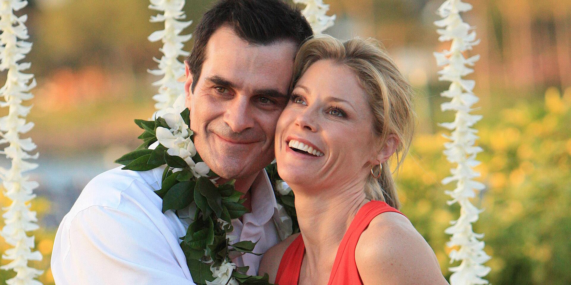 Phil and Claire at a Hawaii wedding on modern family