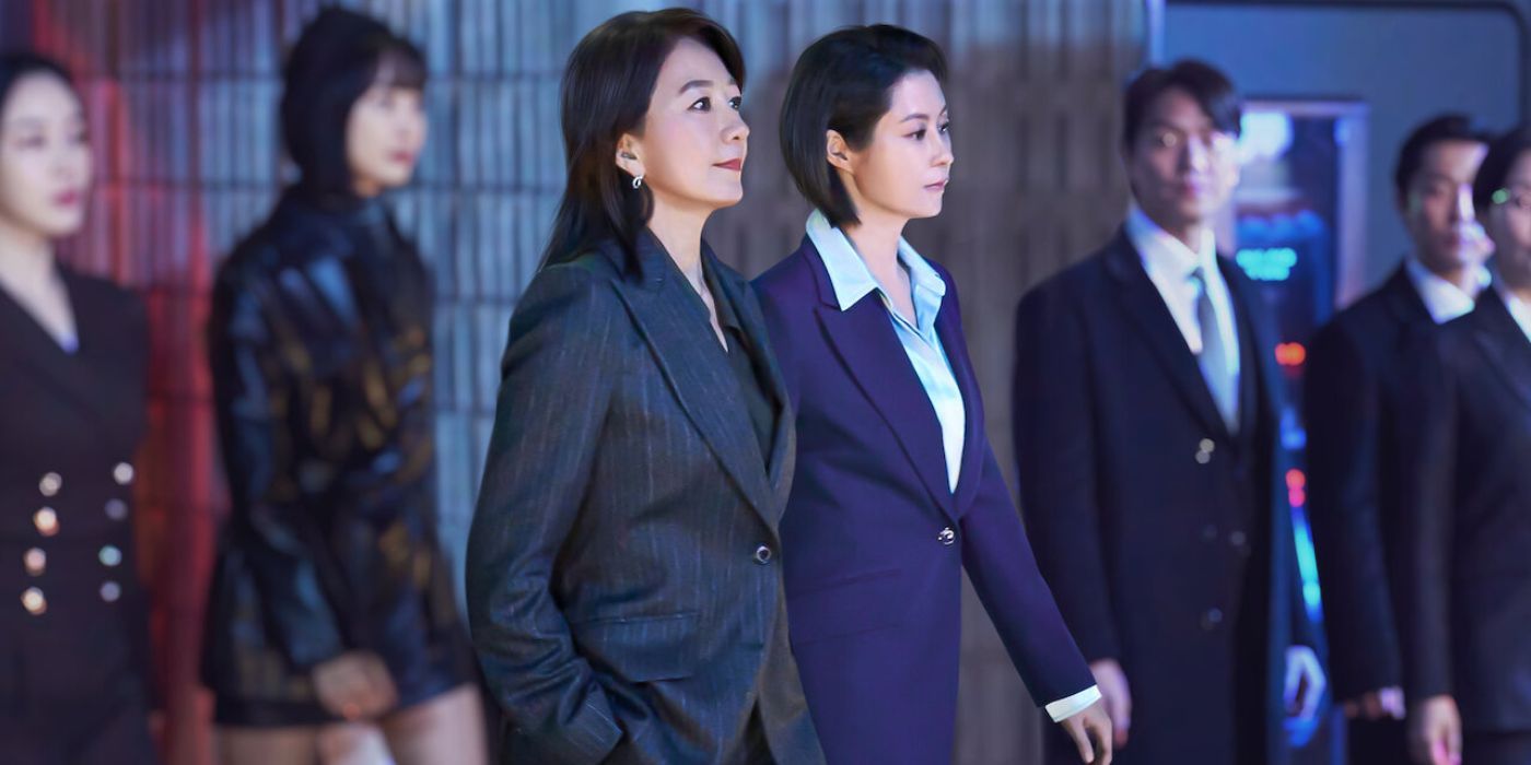 Kim Hee-ae como Hwang Do-hee e Moon So-ri como Oh Kyung-sook em Queenmaker