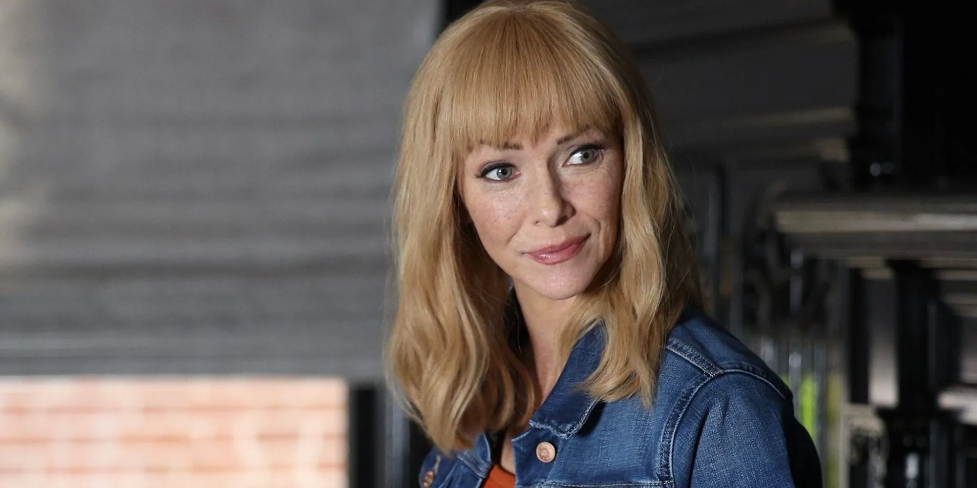 Rosalind (Annie Wersching) with blonde hair instead of red in The Rookie