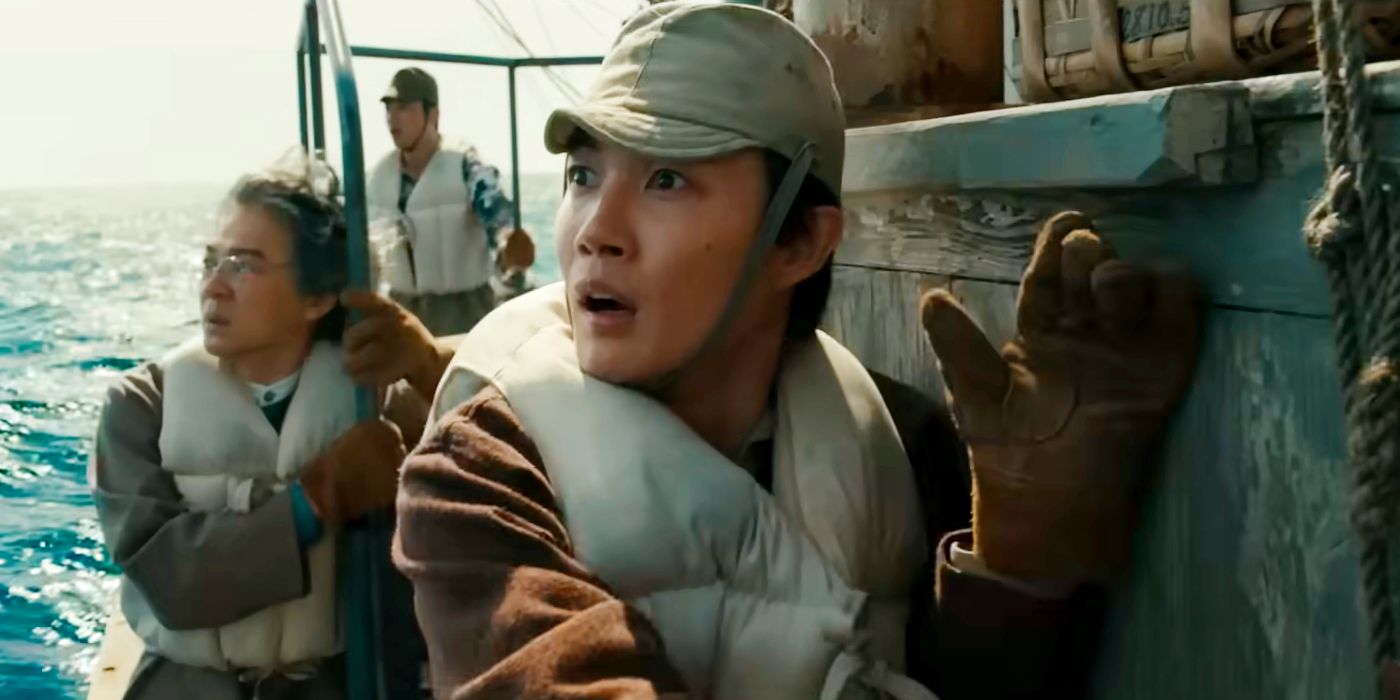 Ryunosuke Kamiki as Kōichi Shikishima and Hidetaka Yoshioka as Kenji Noda Look Shocked on a Boat in Godzilla Minus One