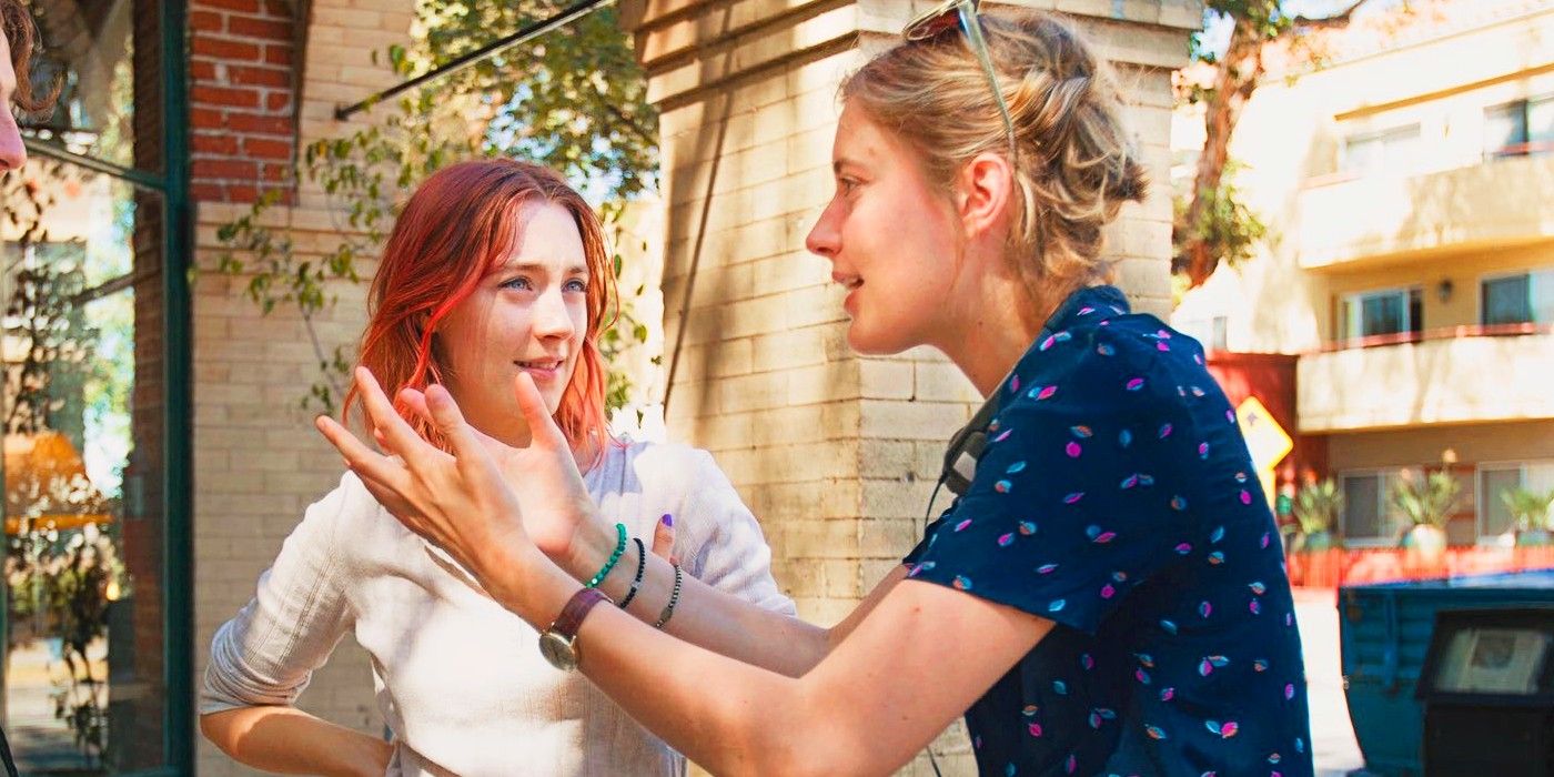  Greta Gerwig directs Saoirse Ronan on the set of Lady Bird