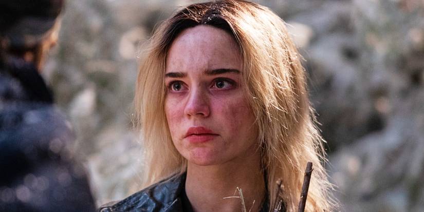Sophie Thatcher as Natalie looking distraught in Yellowjackets season 2