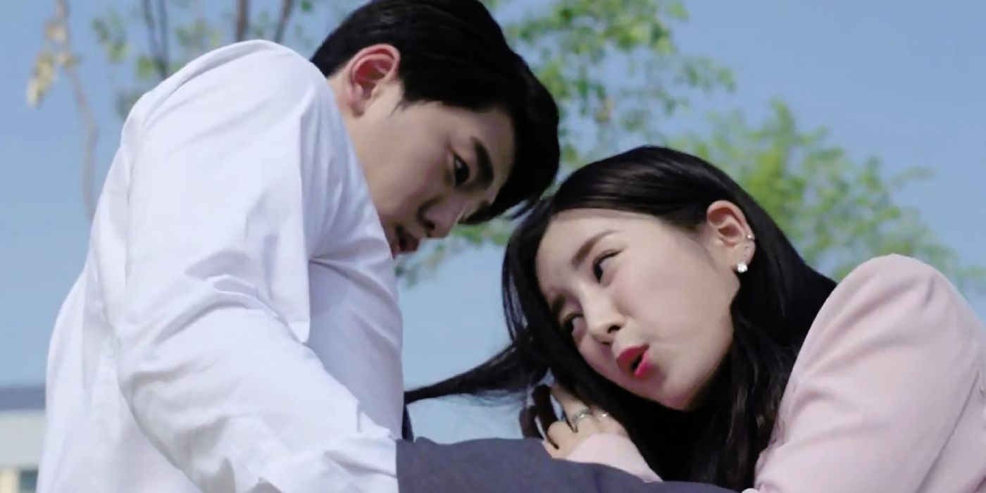 Kim Min-kyu as Jeong Eui-chan and Park Cho-rong as Seo Ji-hye in Special Laws of Romance