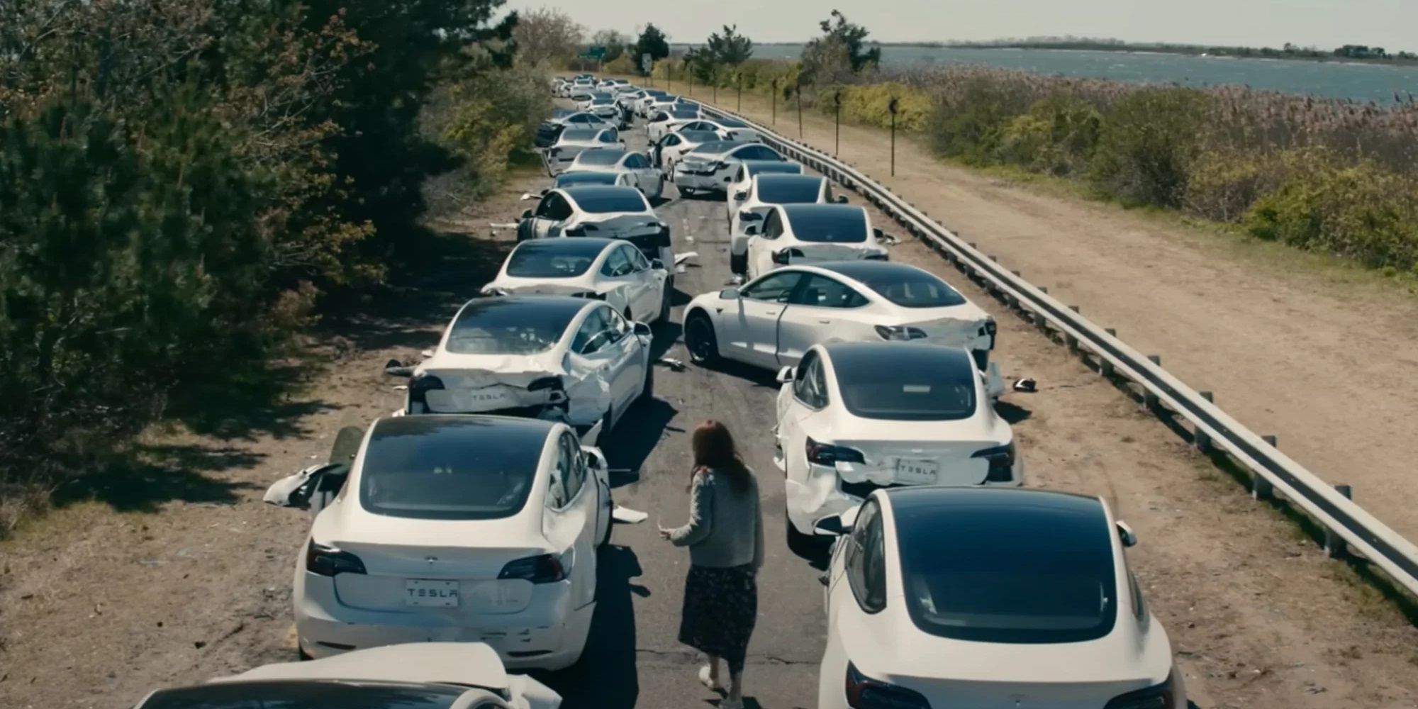 Teslas piled up in Leave the World Behind