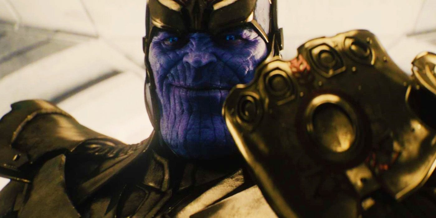 Thanos em Era de Ultron com Manopla do Infinito