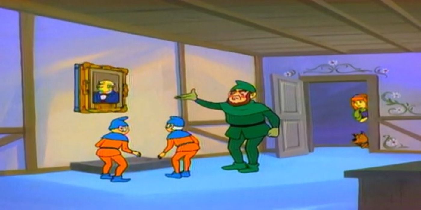 Daphne and Scrappy peaking on the elves in The New Scooby Doo Mysteries_ The Night Of The Living Toys