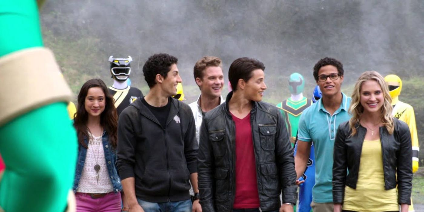 Os Super Megaforce Rangers dão as boas-vindas aos Rangers legados na Batalha Lendária