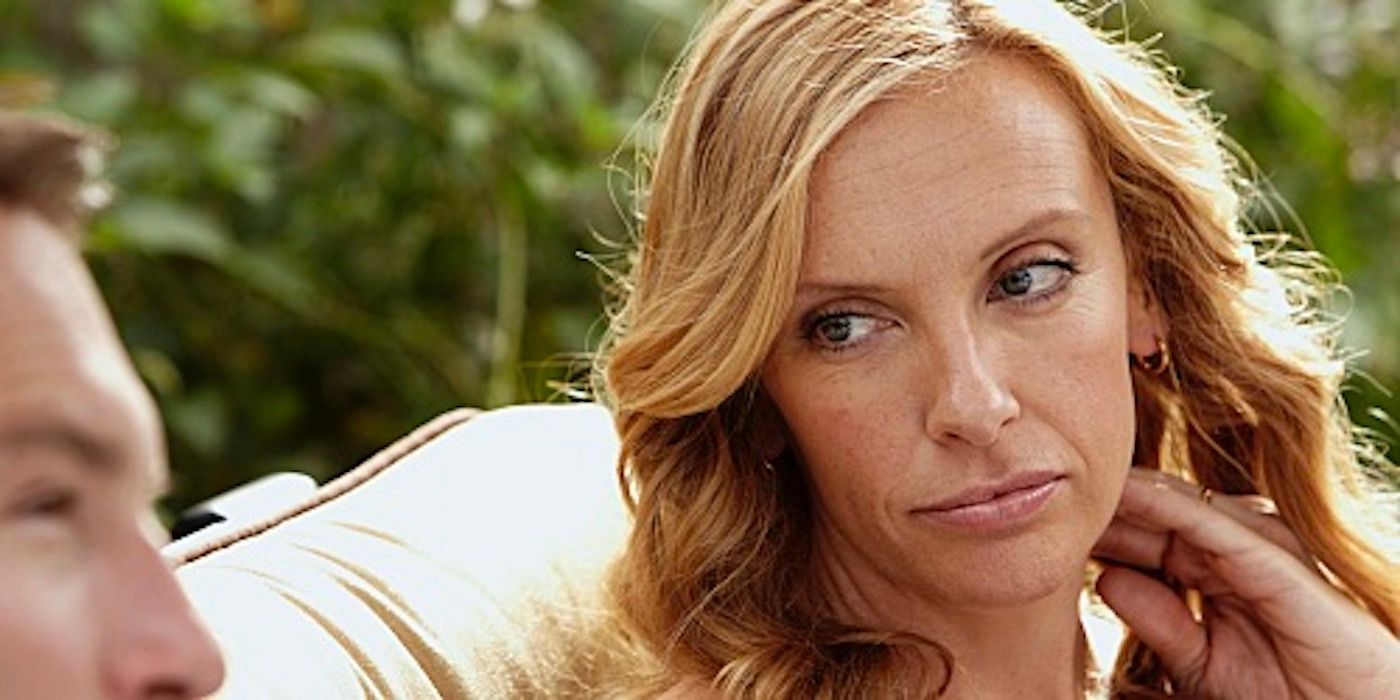 Tara (Toni Collette) looking at her husband 