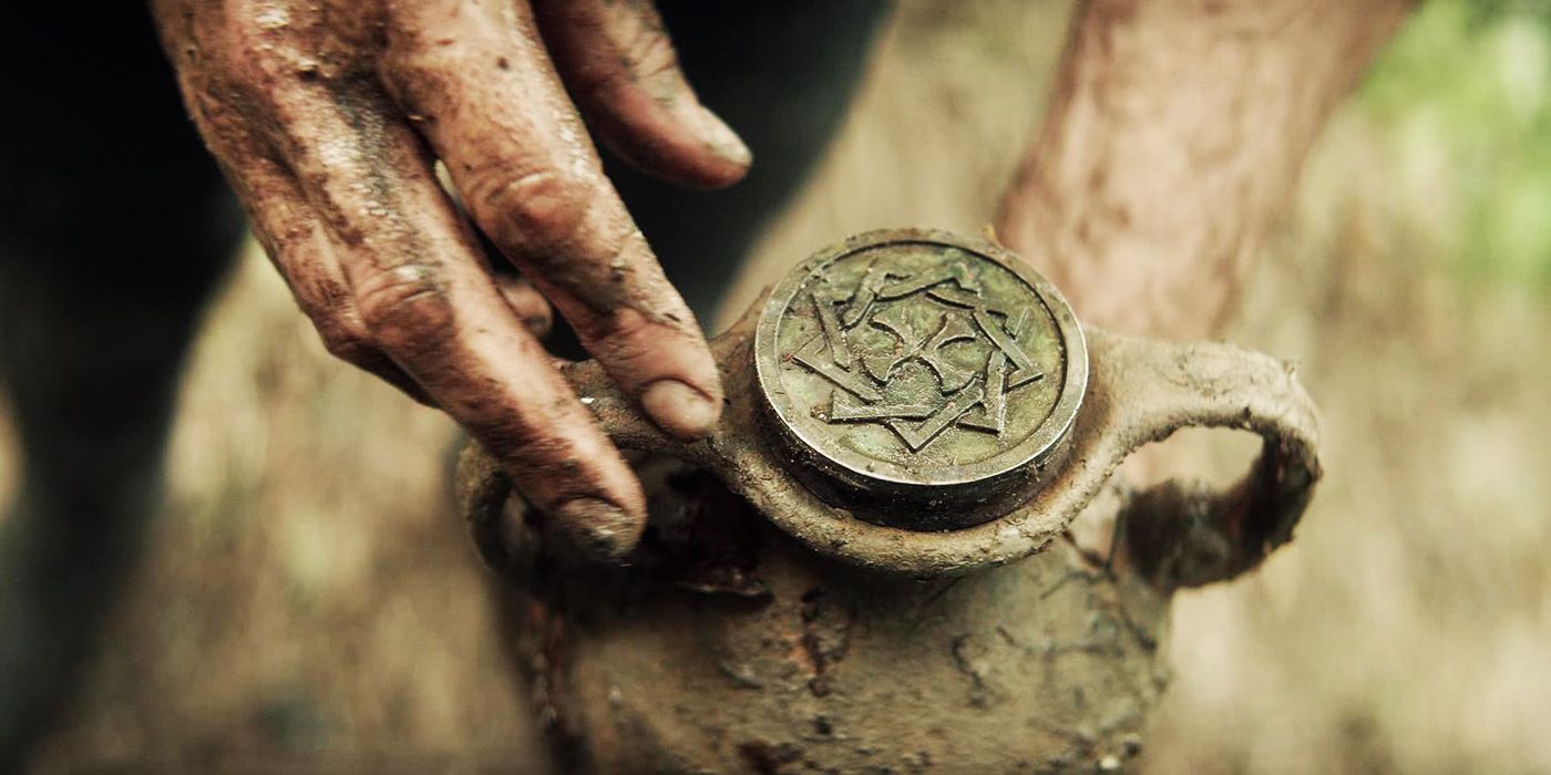 The Witcher Geralt&rsquo;s muddy hands holding the sealed djinn vase