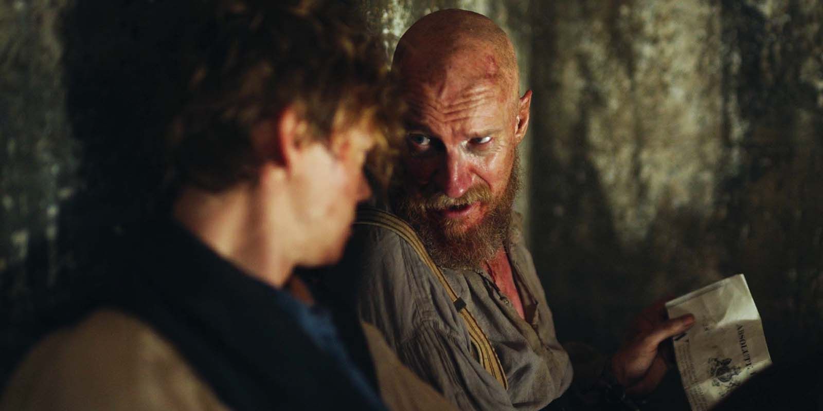 Thomas Brodie-Sangster como Dr. Jack Dawkins e David Thewlis como Norbert Fagin no episódio 8-1 de The Artful Dodger