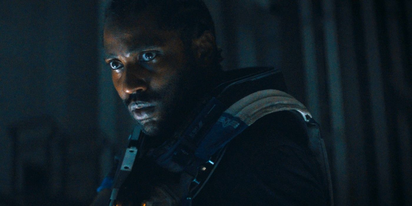 Sargento Joshua Taylor (John David Washington) parece sério em O Criador