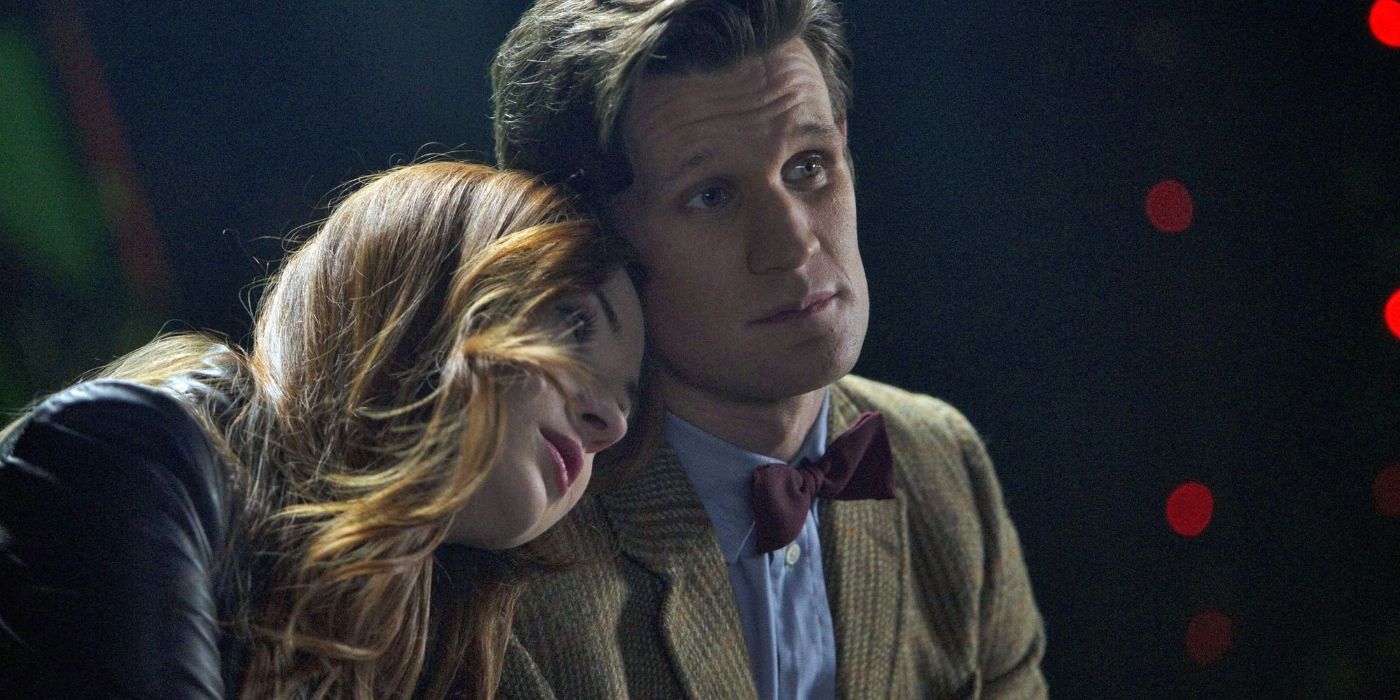 Amy Pond leans her head on the Eleventh Doctor's shoulder in Doctor Who