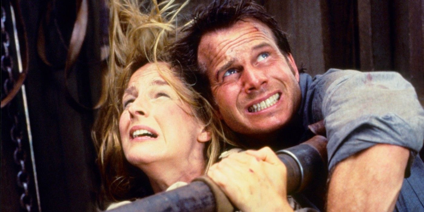 Helen Hunt and Bill Paxton clutching each other in panic as Jo and Bill Harding in Twister