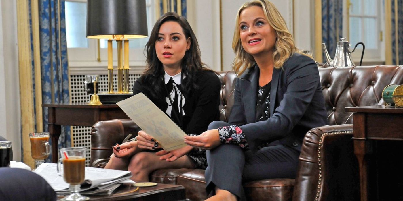 Leslie and April sat together on a couch in the episode Mrs Ludgate-Dwyer Goes to Washington