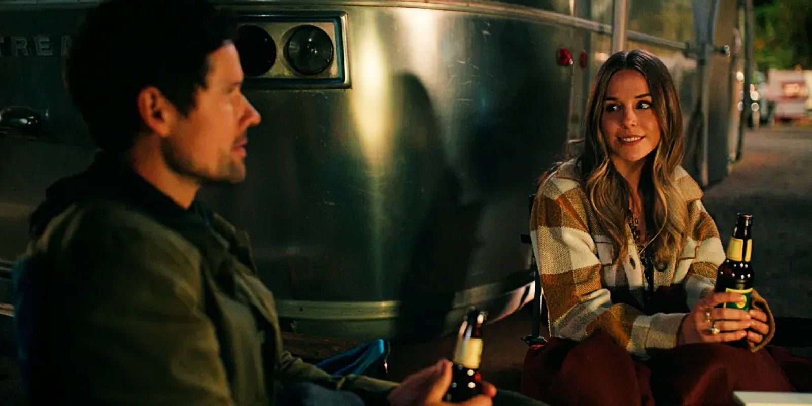 Virgin River&rsquo;s Lark and Brady drink a beer together.
