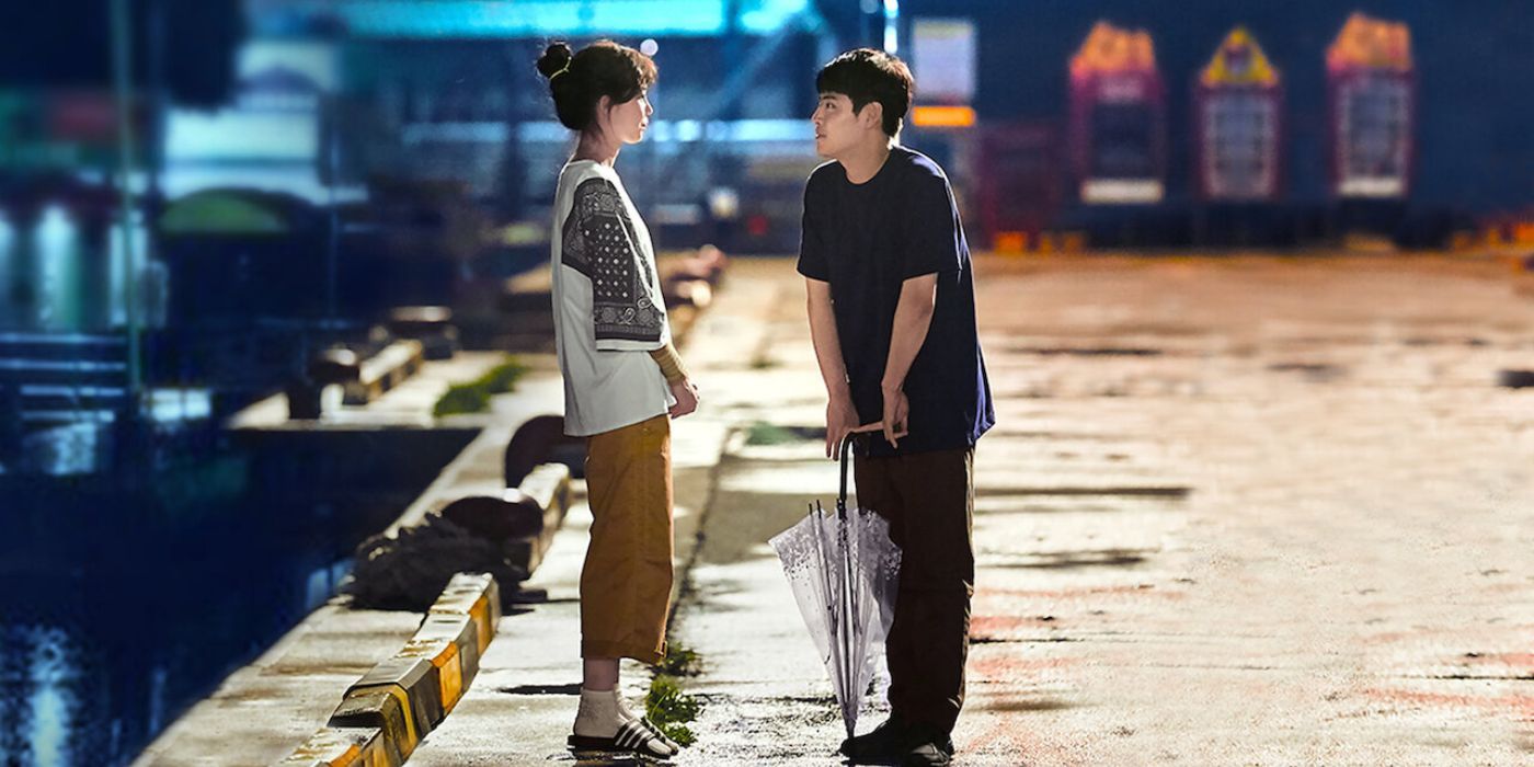 Gong Hyo-jin as Oh Dong-baek and Kang Ha-neul as Hwang Yong-sik in When the Camellia Blooms