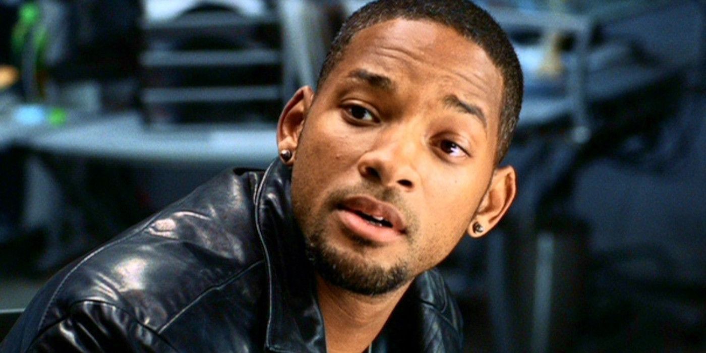 Will Smith as Del Spooner looking up at something in I, Robot