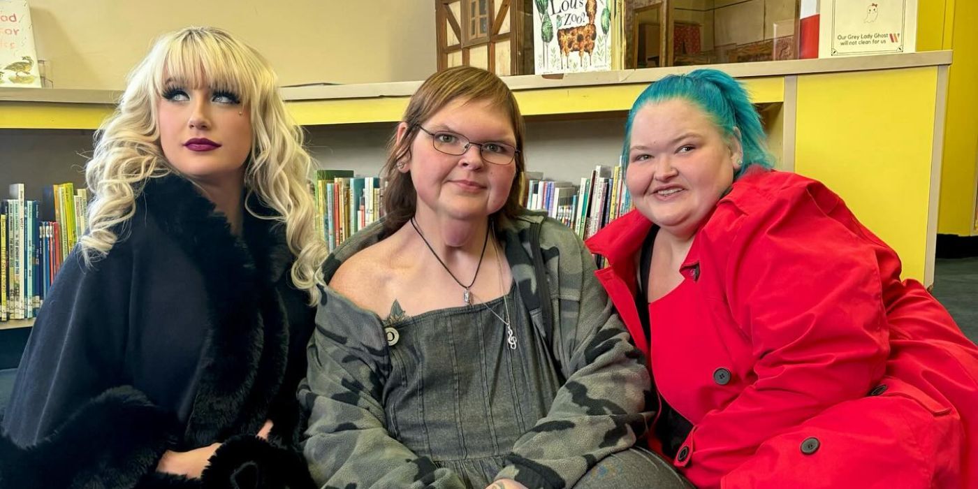 1000-Lb Sisters Tammy & Amy Slaton posing in front of books with a blonde woman 