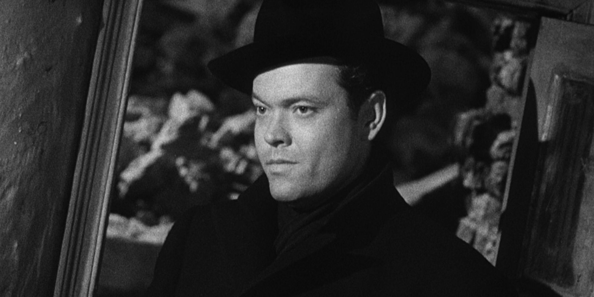 Orson Welles wearing a hat and looking smug in Touch of Evil