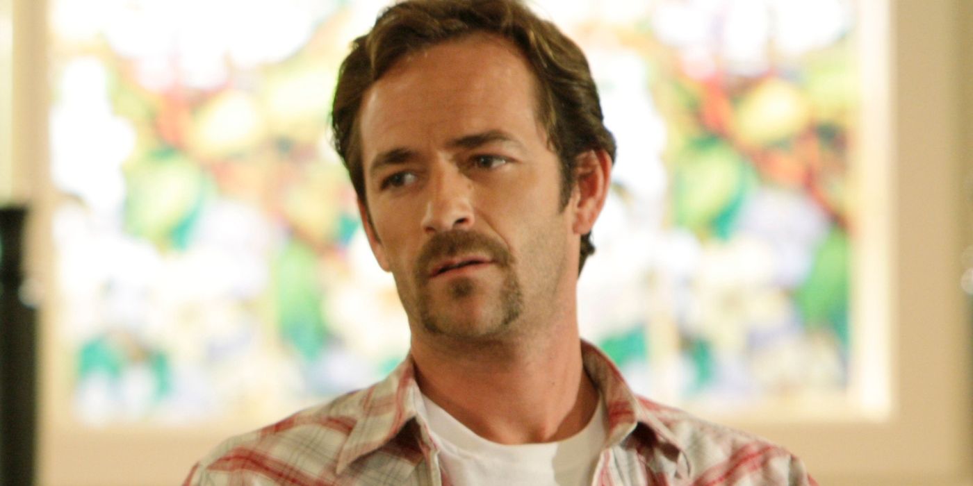 Luke Perry as Benjamin Cyrus looking to the side in Criminal Minds