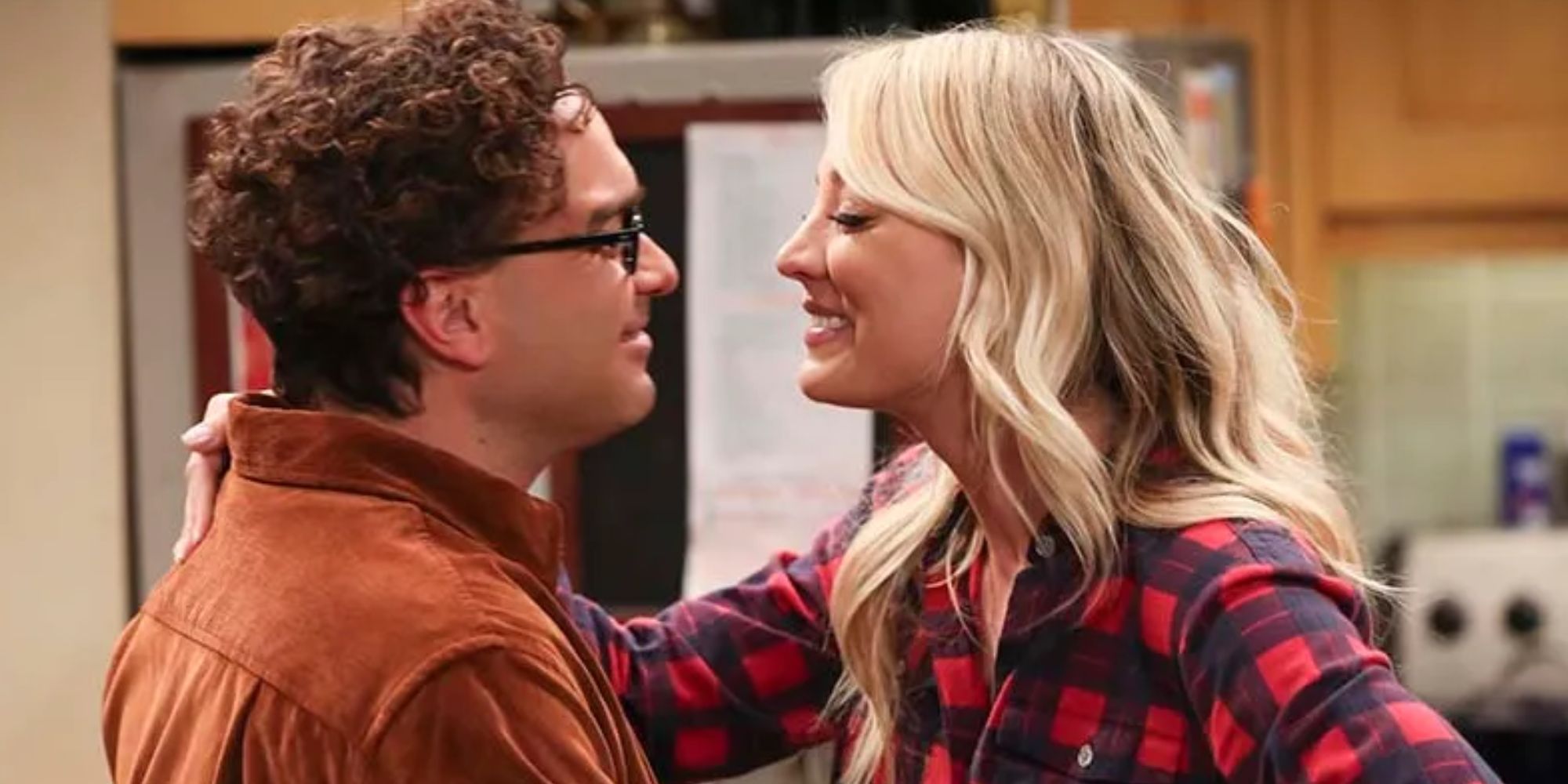 Kaley Cuoco as Penny smiling at Johnny Galecki as Leonard in The Big Bang Theory