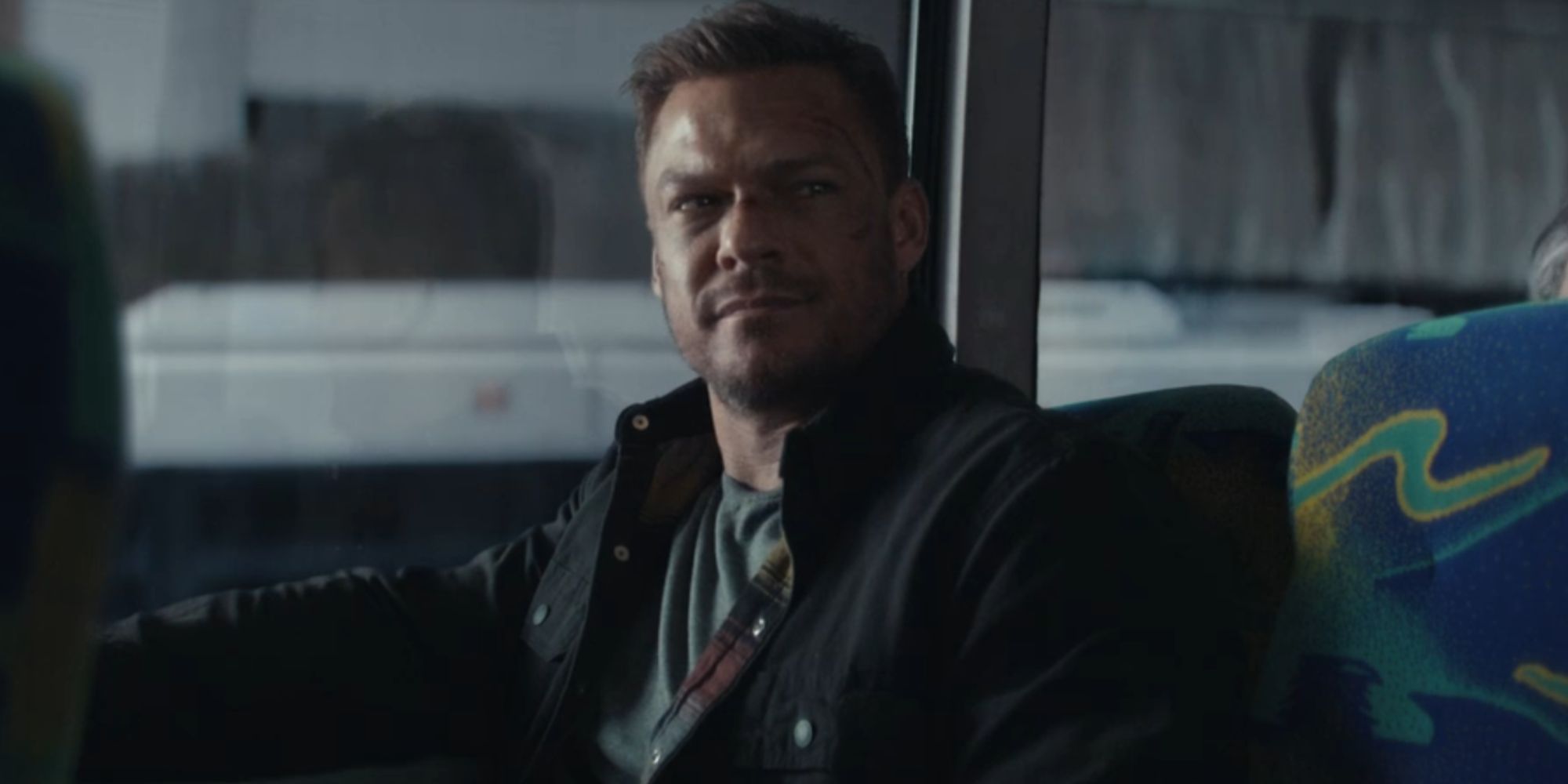 Reacher’s Biggest Character Complaint Defended By Alan Ritchson