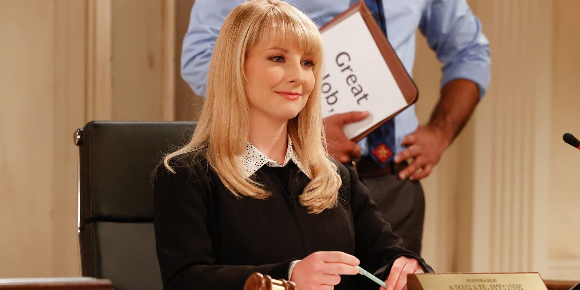 Abby (Melissa Rauch) as the judge in court in Night Court