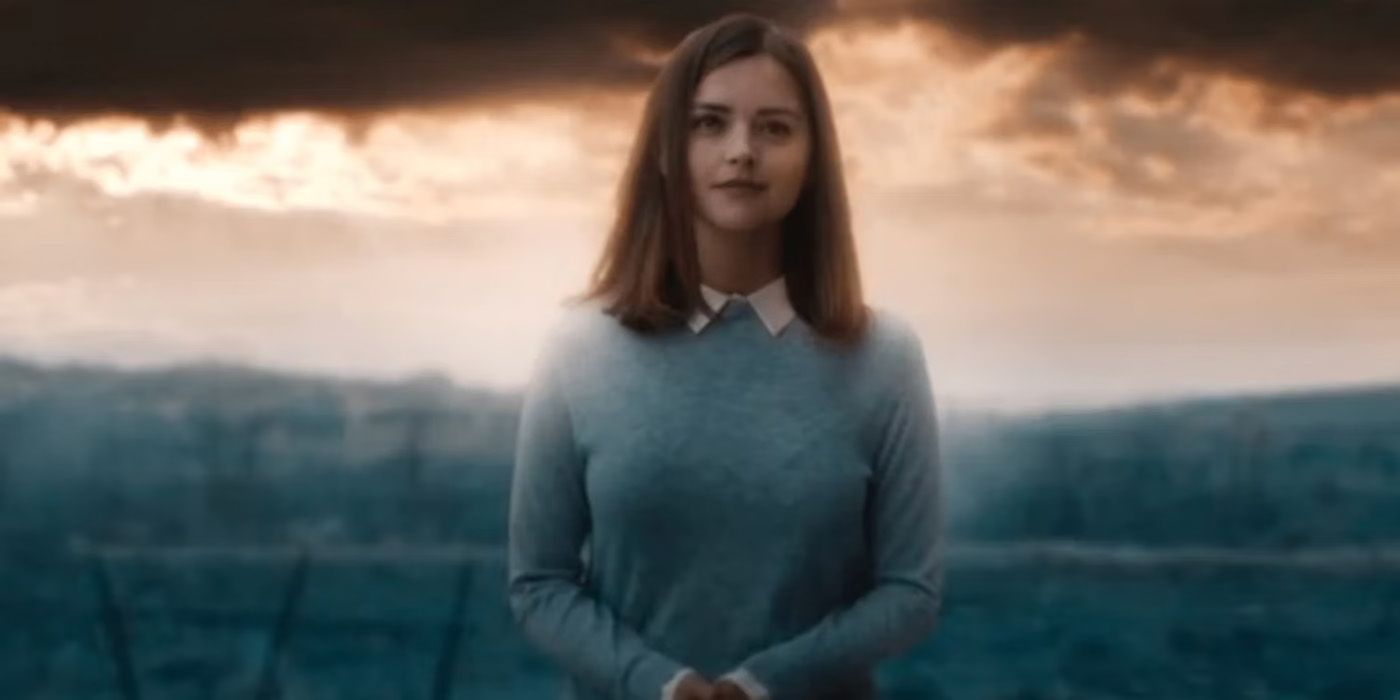 Testimony Clara in front of an orange sky in Doctor Who.