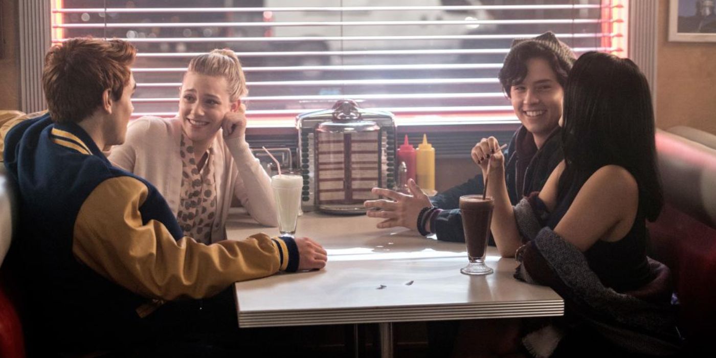Archie, Betty, Jughead and Veronica at Pops in Riverdale season 1