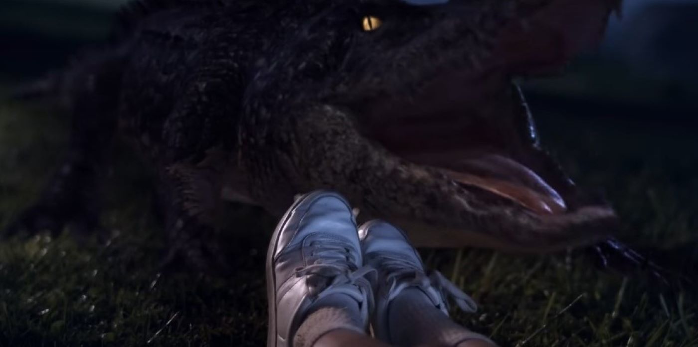 Paisley je napadnutá krokodílom v Bad CGI Gator