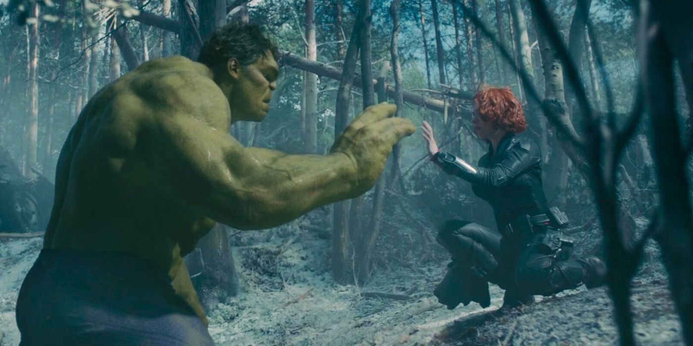 Viúva Negra (Scarlet Johansson) acalma Hulk (Mark Ruffalo) em Vingadores: Era de Ultron