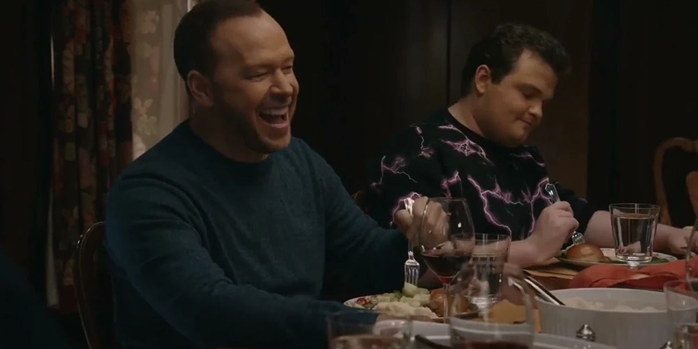 Danny (Donny Wahlberg) rindo e jantando em Blue Bloods