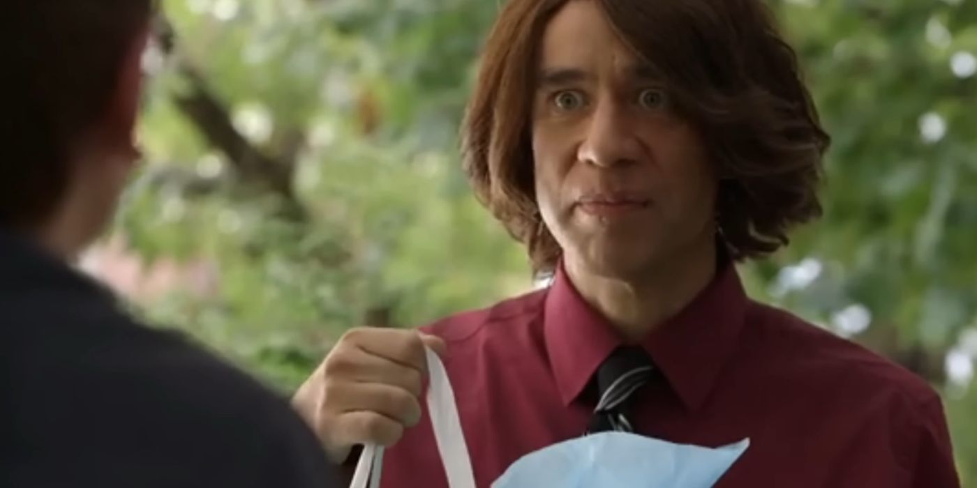 David (Fred Armisen) showing up 10 years late to a kid&rsquo;s bith, holding a present in Portlandia season 4, episode 4, Pull Out King.