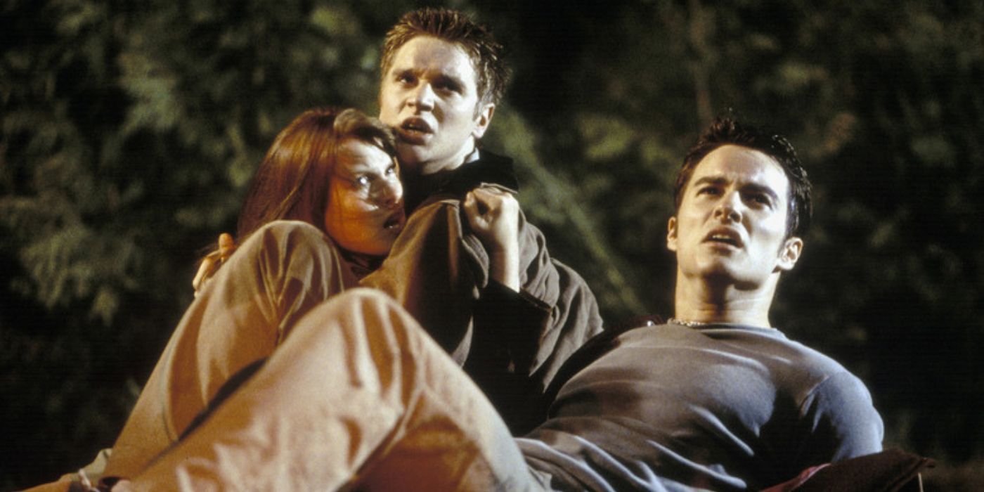 Devon Sawa as Alex Browning, Ali Larter as Clear Rivers, and Kerr Smith as Carter Horton in Final Destination (2000).