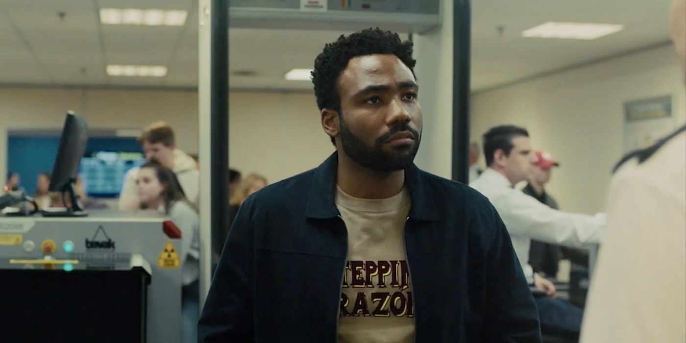 Earn (Donald Glover) at the airport in Atlanta season 2 episode 11 Crabs in a Barrel.