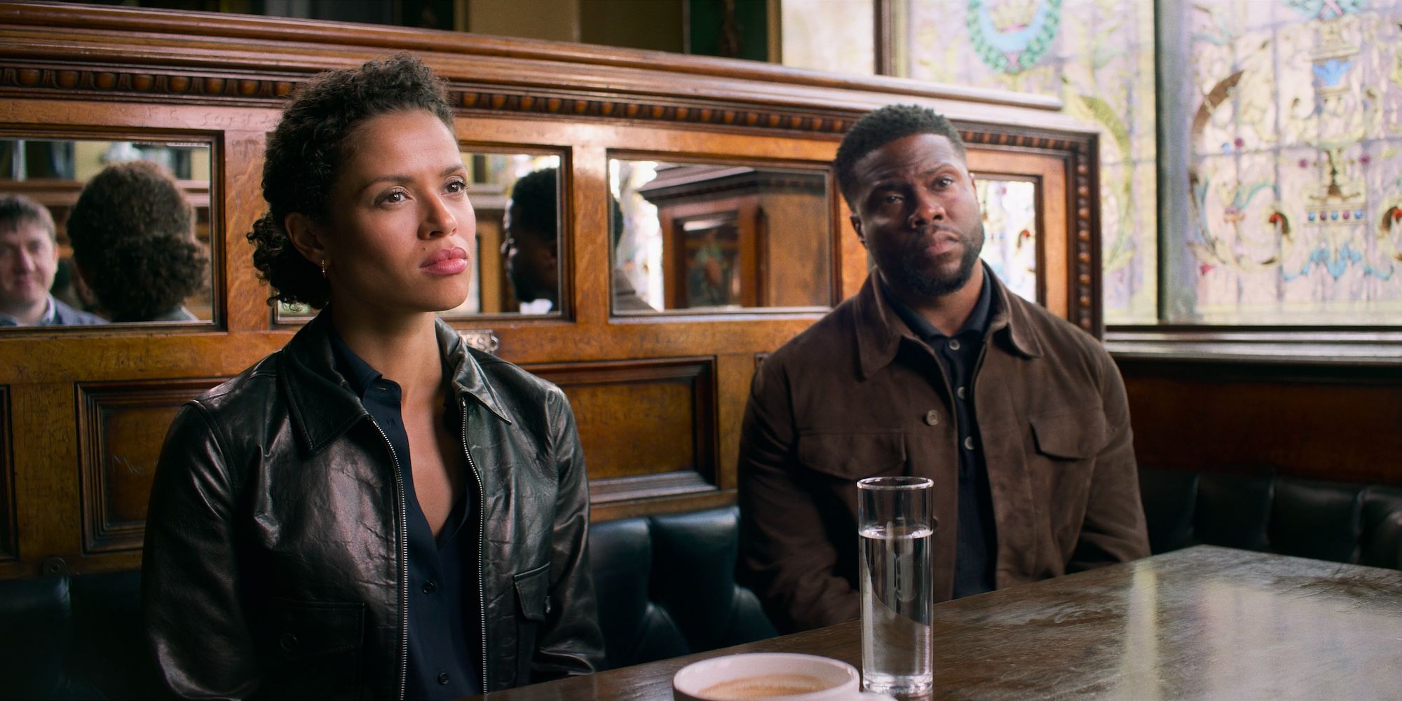 Gugu Mbatha-Raw and Kevin Hart meet in a cafe in Lift