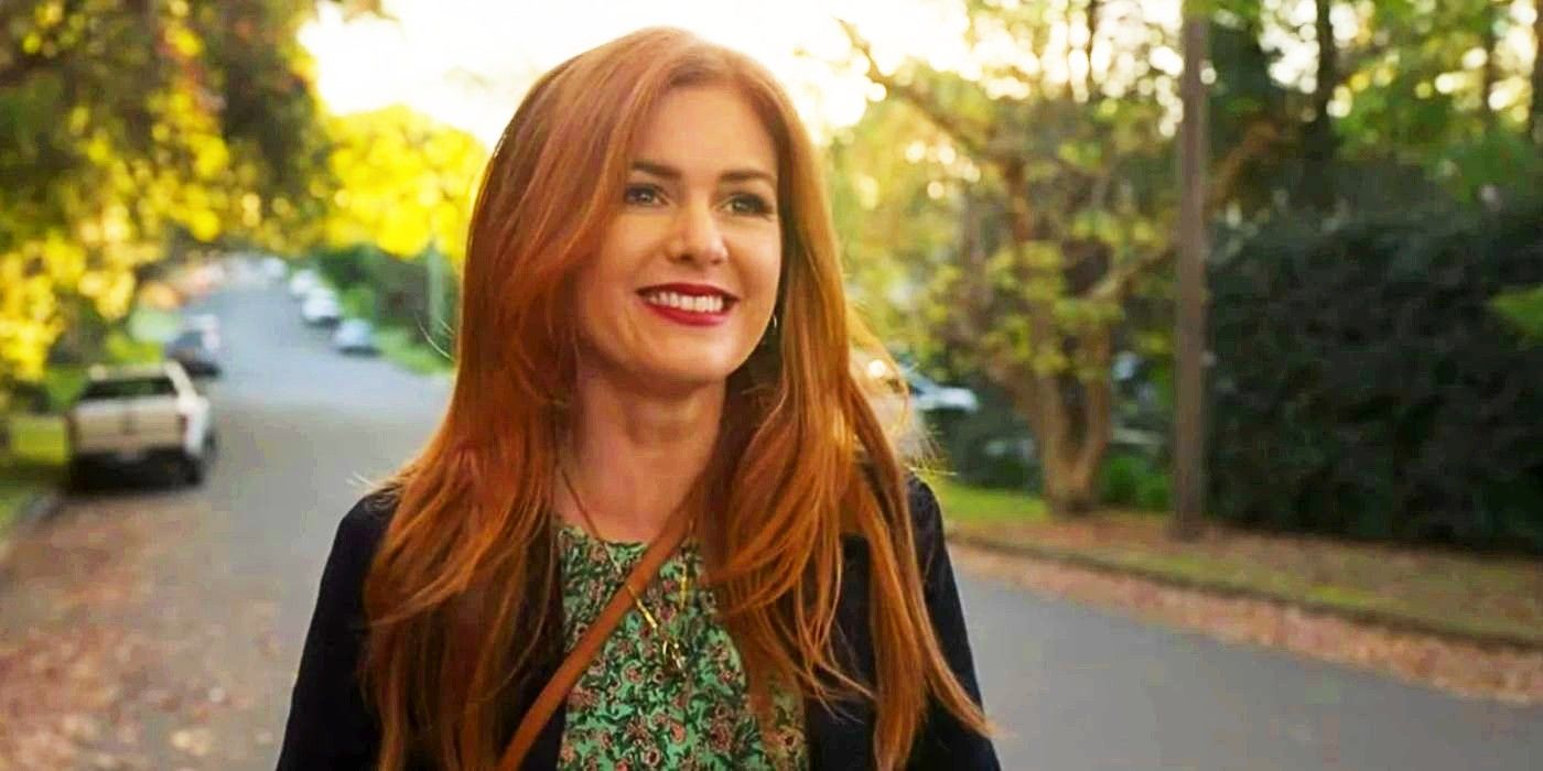 Isla Fisher as Mary smiling and walking down the street in Wolf Like Me