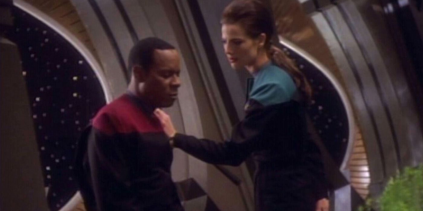 Jadzia Dax consoles Benjamin Sisko gently DS9 season 1 episode Dax