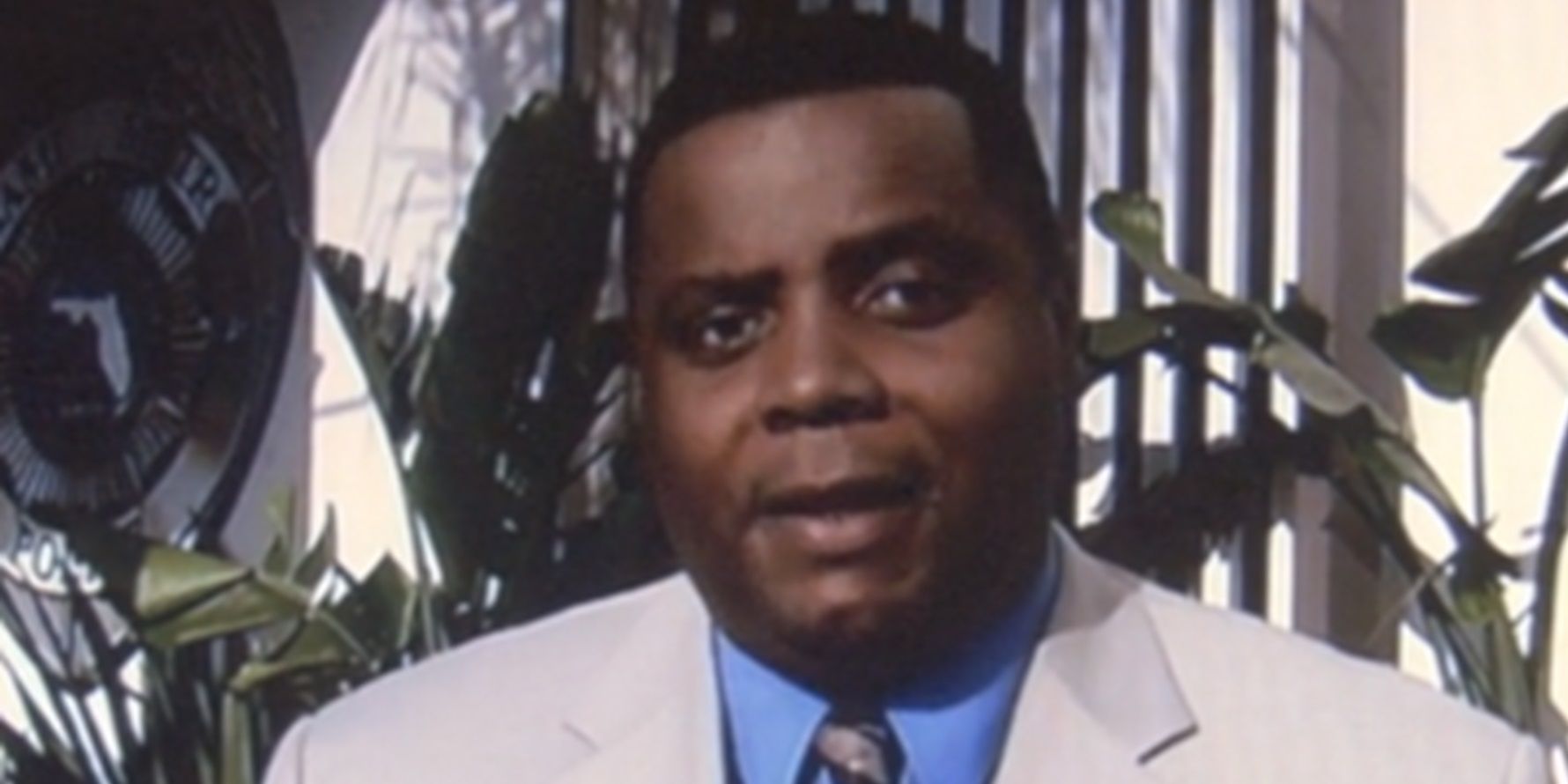 Jay Jackson as a news reporter in Dexter