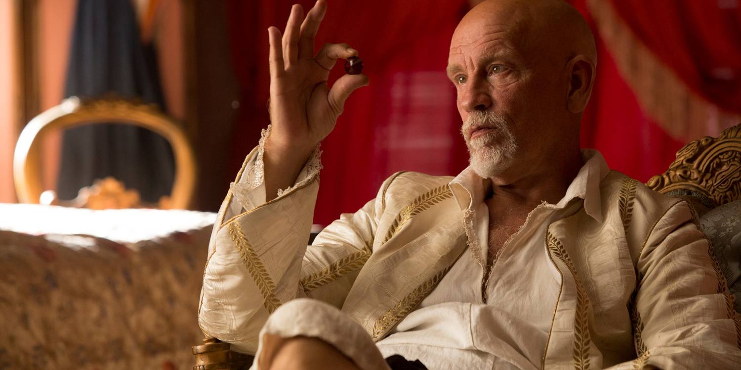John Malkovich como Barba Negra em Crossbones (Reprodução)