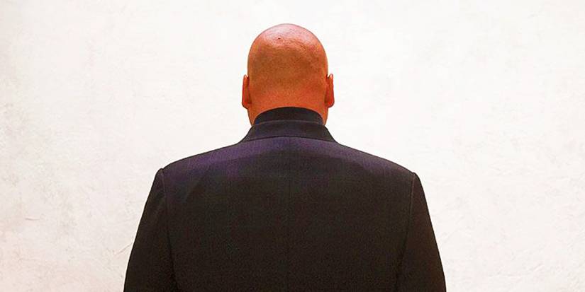 Kingpin looking at Rabbit in a Snowstorm in Daredevil season 1 episode 3