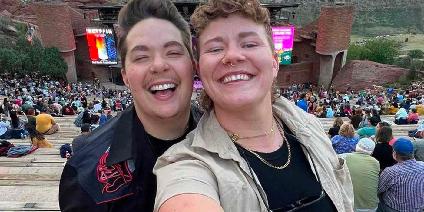 Leon Sister Wives 5 leon brown and audrey kriss posing for a selfie at a basketball game