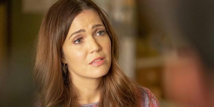 Mandy Moore as Rebecca Pearson, looking sad, in This Is Us