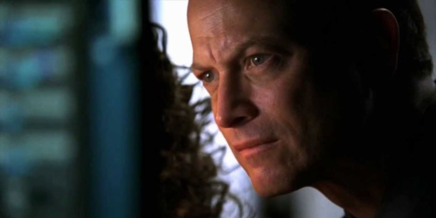 Max looking at a computer in CSI