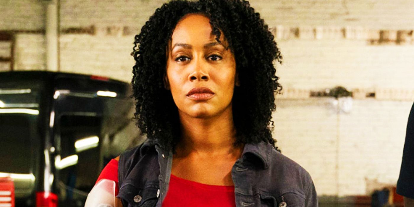 Misty Knight with her prosthetic arm in Luke Cage