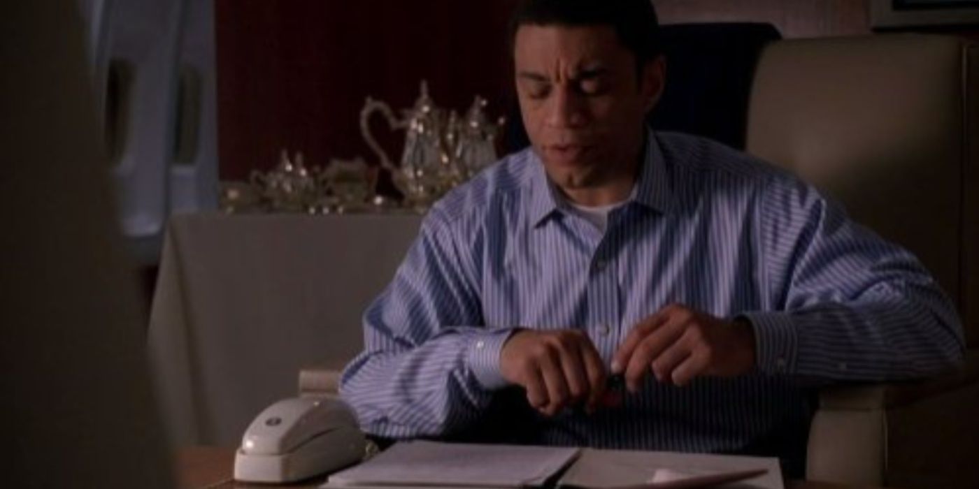 Harry Lennix As Jim Gardner looking over notes in Commander in Chief