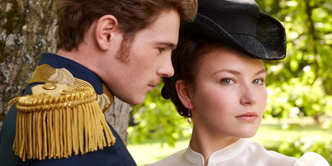 Elisabeth (Devrim Lingnau) looking away from Franz (Philip Froissant) in The Empress